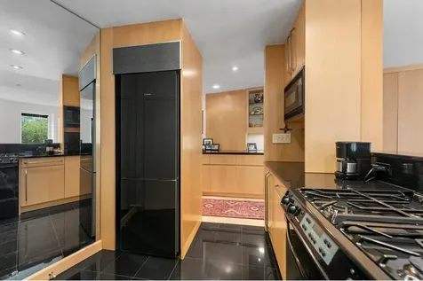 870 5th Avenue New York City NY 10065