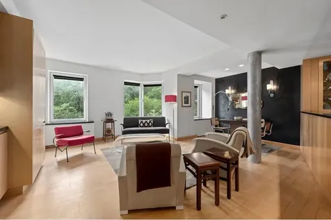 870 5th Avenue New York City NY 10065