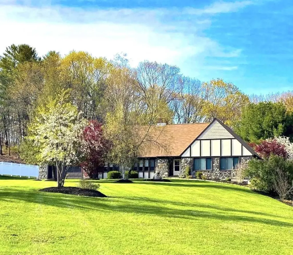 26 Red Hawk Lane Poughkeepsie NY 12601