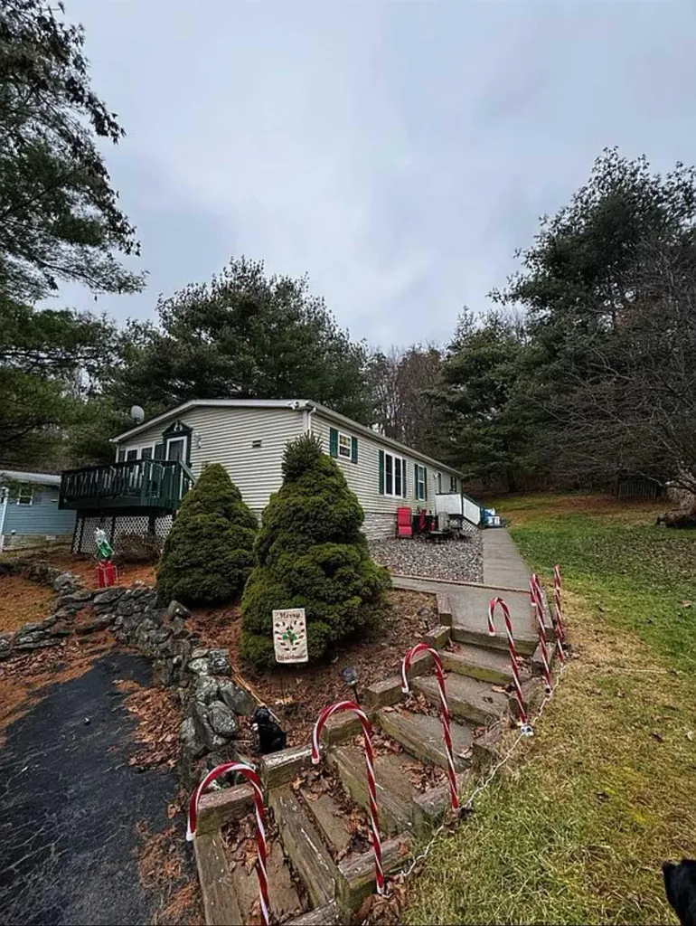 12 Pheasant Run Pleasant Valley NY 12569