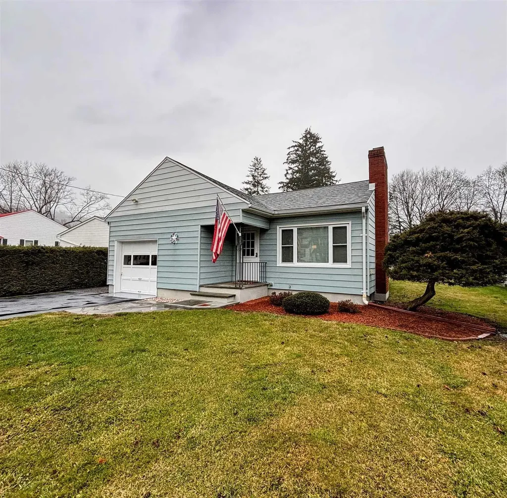 32 Thomas Avenue Poughkeepsie NY 12603