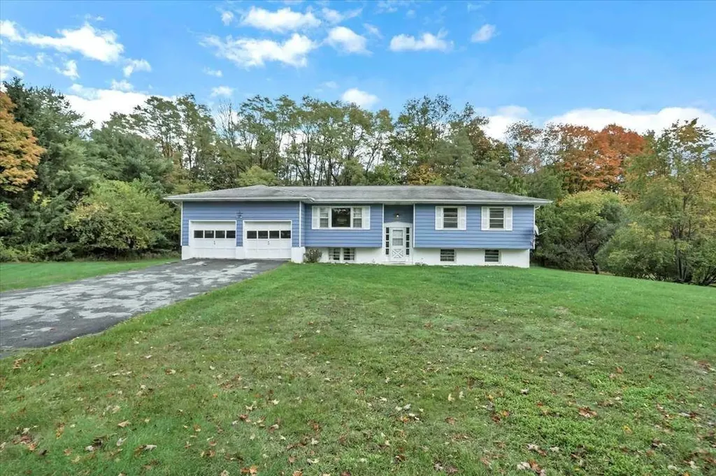 28 Rodrigo Knolls Millbrook NY 12545