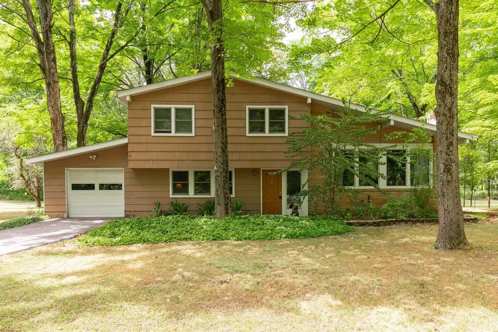 19 Cedar Valley Road Poughkeepsie NY 12603