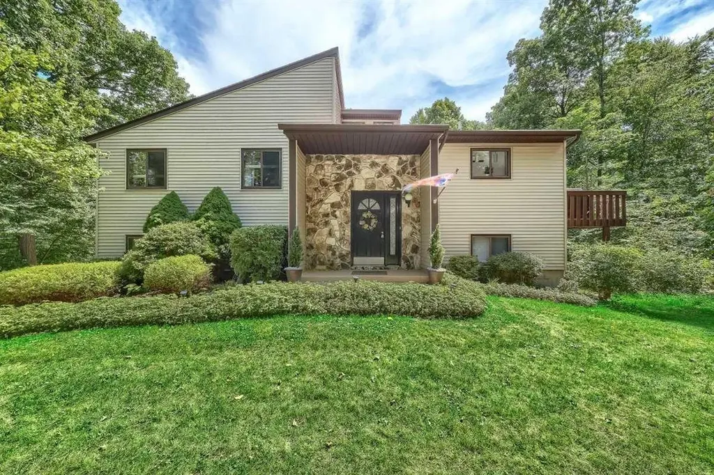 8 Jamie Lane Stormville NY 12582