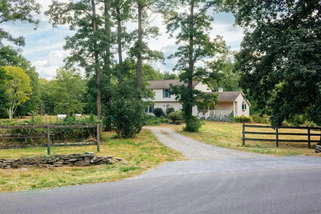 90 Old Post Road Rhinebeck NY 12572