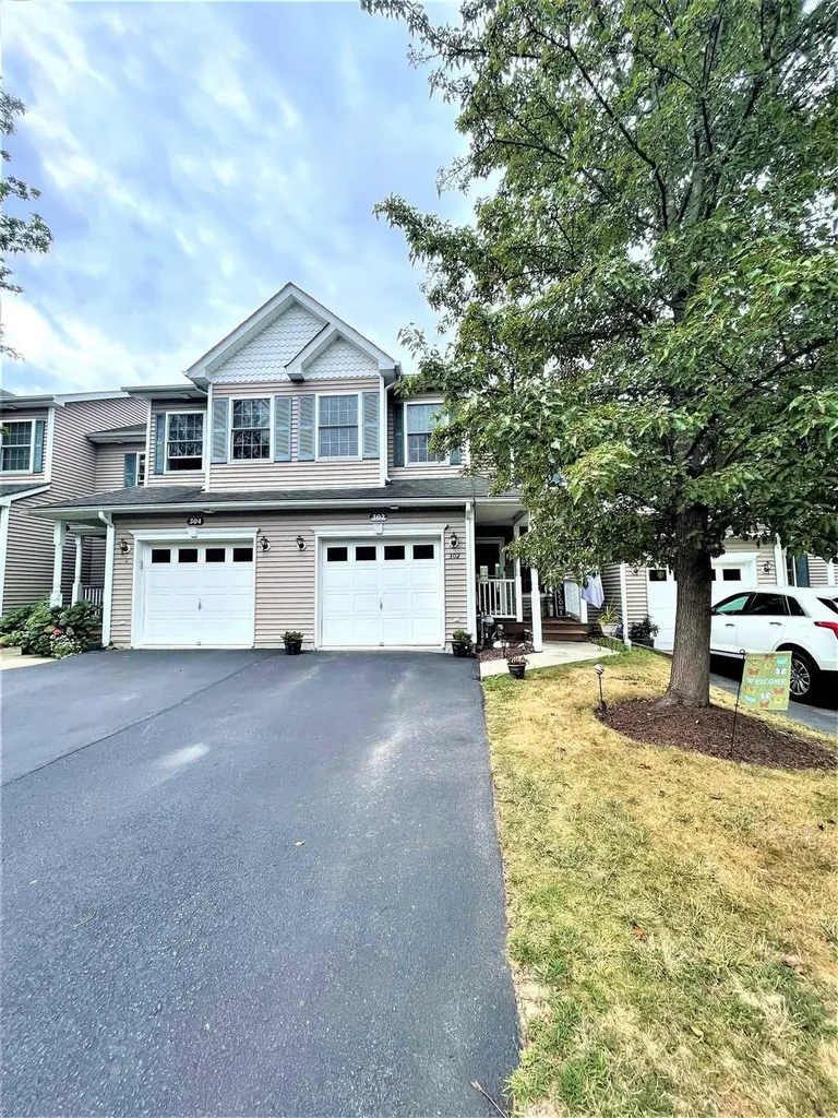 302 Pinebrook Drive Hyde Park NY 12538