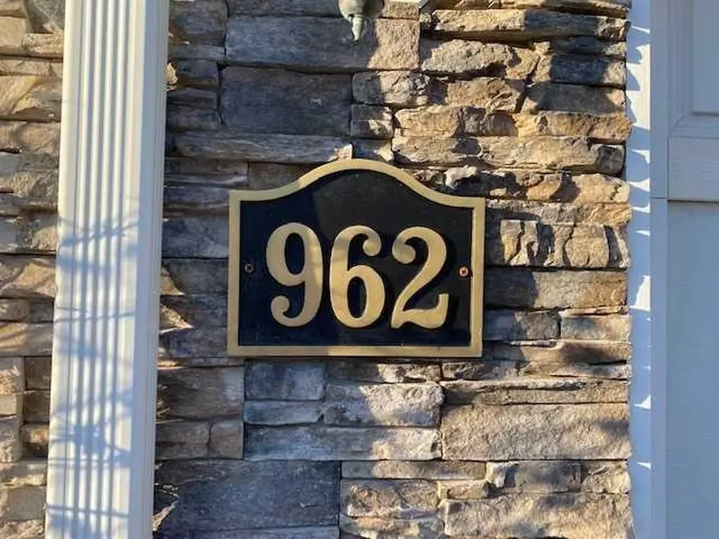 962 Huntington Drive Fishkill NY 12524