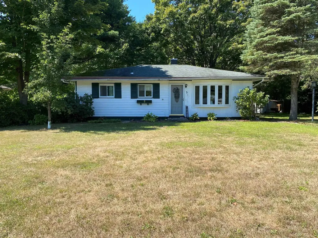 5 Cedar Drive Hyde Park NY 12538