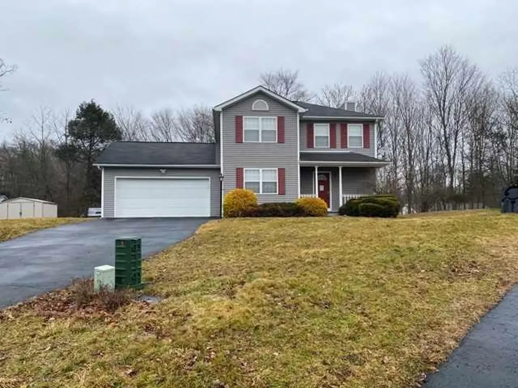 8 Rockcrest Place Poughkeepsie NY 12603