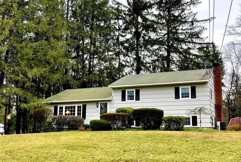 18 Lawrence Road Hyde Park NY 12538