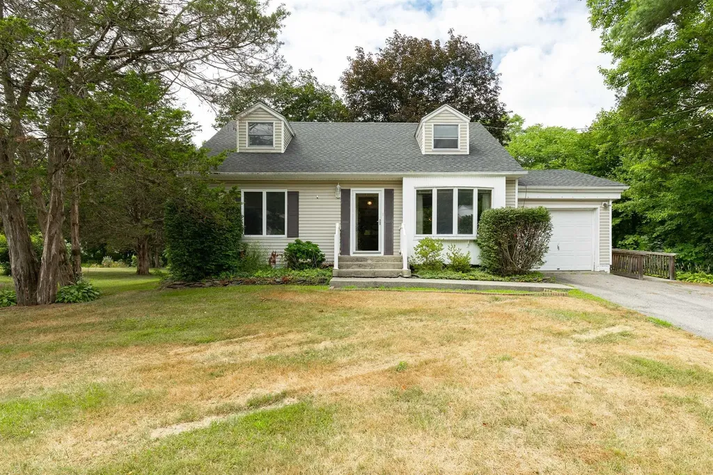 11 Hyde Park Drive Hyde Park NY 12538