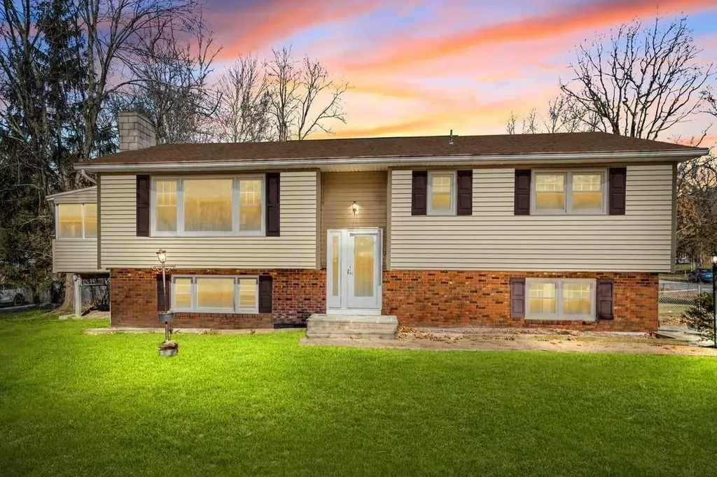 42 Putnam Road Hyde Park NY 12538