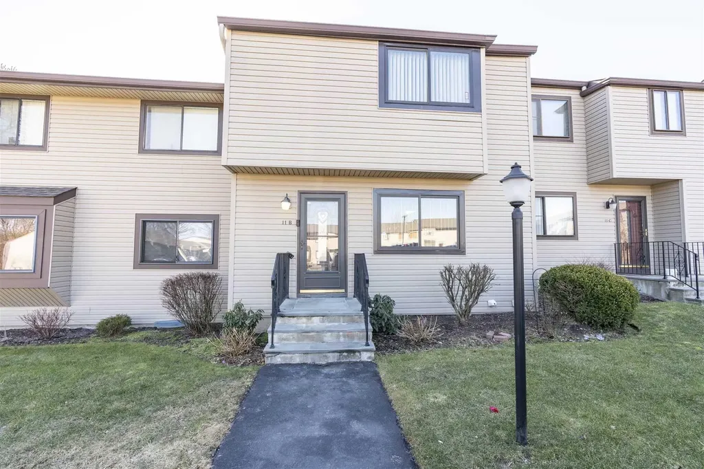 11 Squires Gate Poughkeepsie NY 12603
