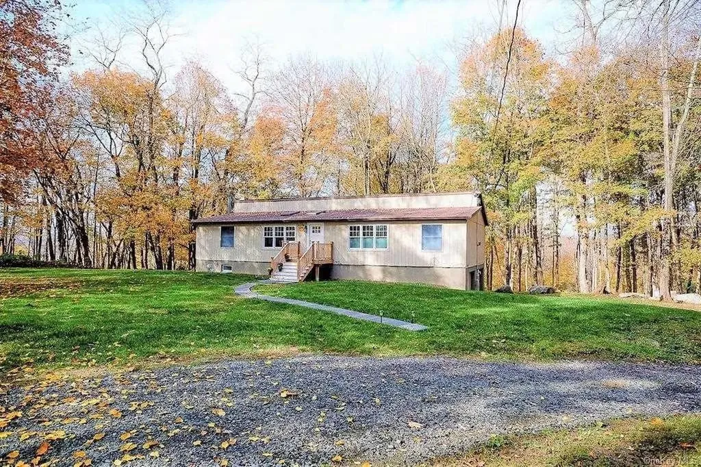 22 Deer Run Mahopac NY 10541
