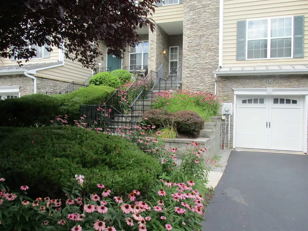 807 Huntington Drive Fishkill NY 12524