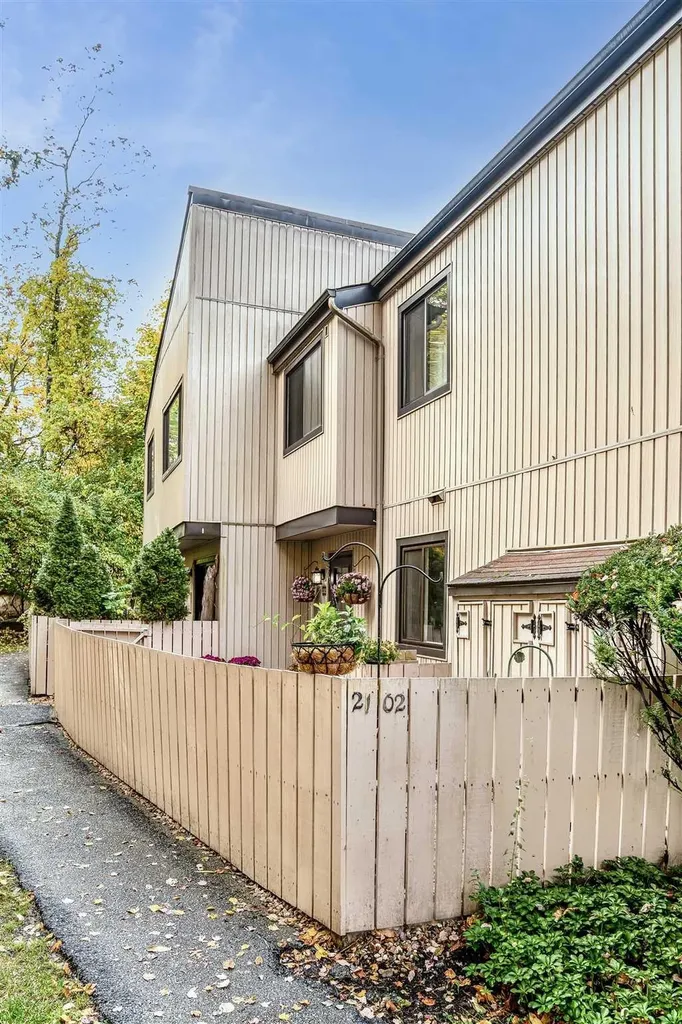 2102 Aspen Walk Poughkeepsie NY 12603
