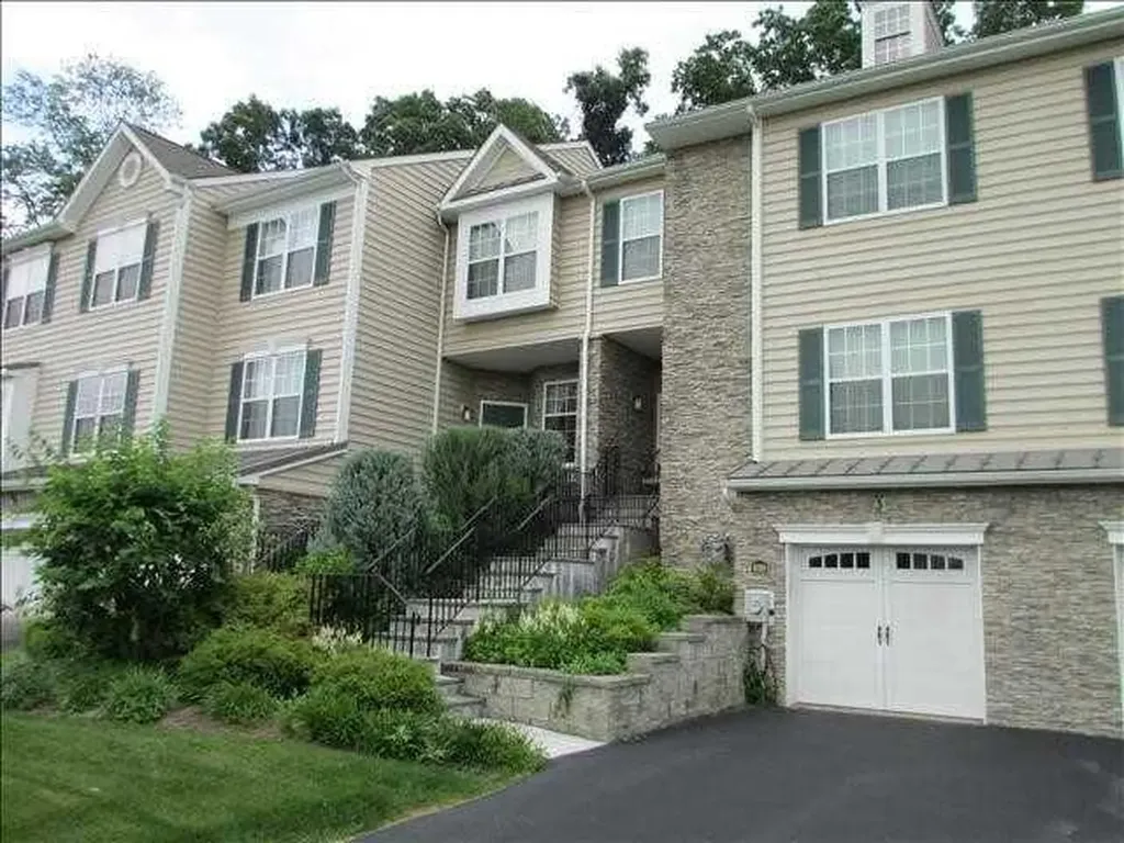 890 Huntington Drive Fishkill NY 12524