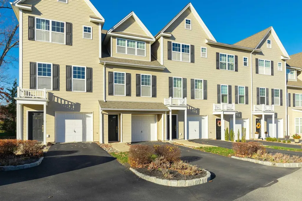 14 Erin Court Poughkeepsie NY 12601