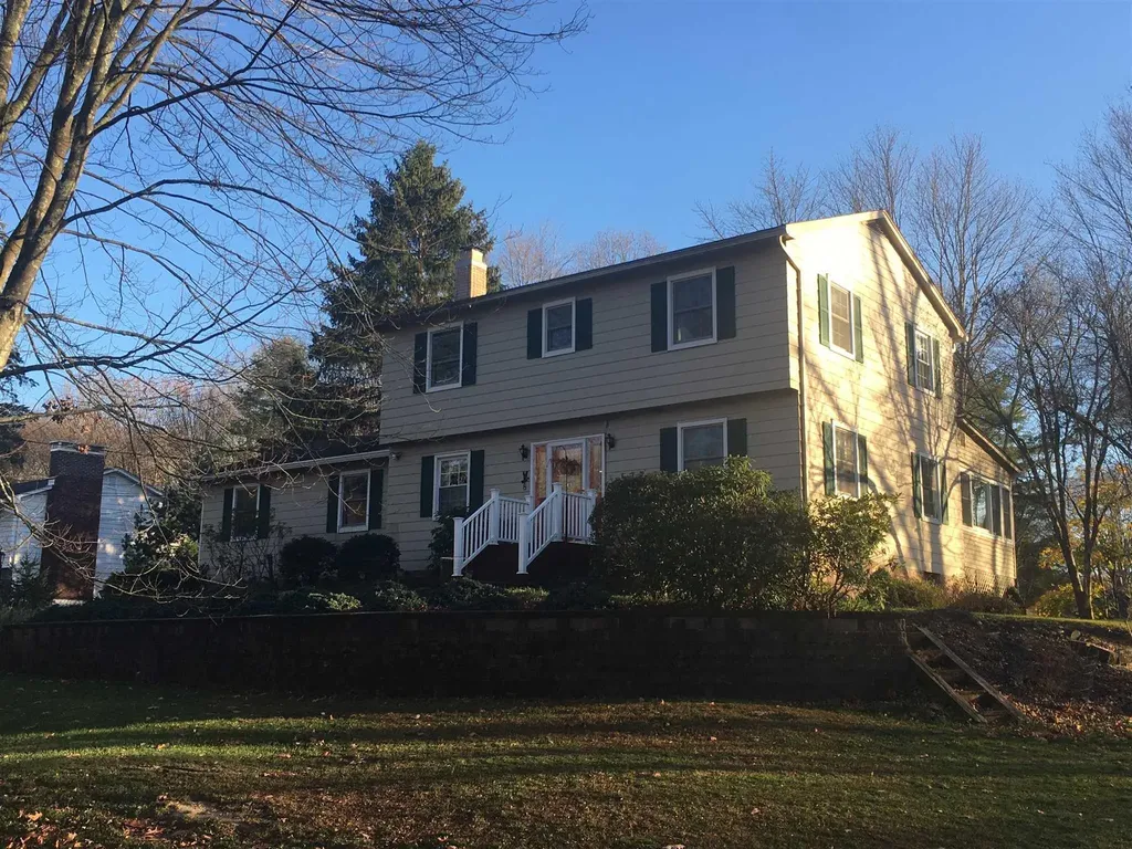 8 Richard Road Hyde Park NY 12538