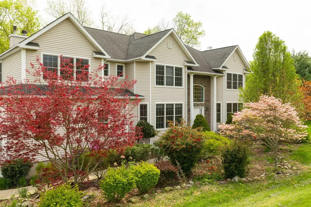 23 Brian Court Poughkeepsie NY 12603