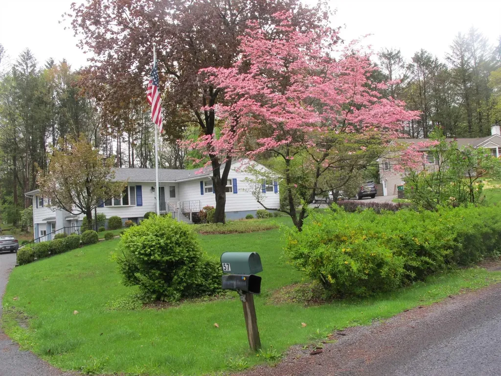 57 Roosevelt Road Hyde Park NY 12538
