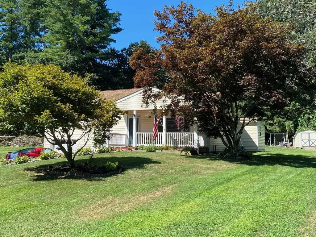 20 Morgan Circle Hyde Park NY 12538