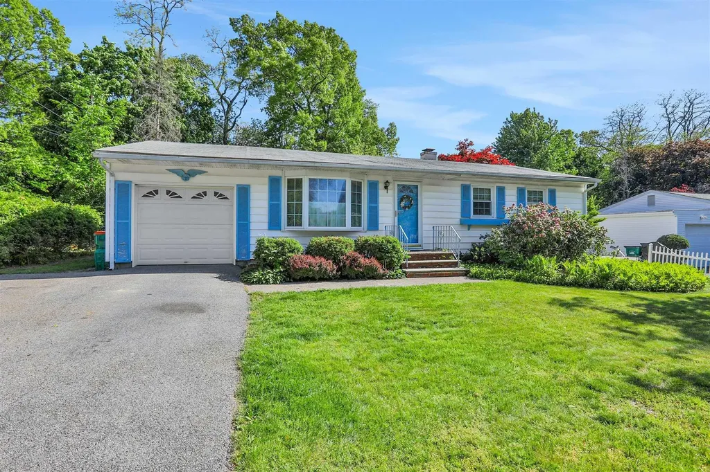 19 Cardinal Drive Poughkeepsie NY 12601