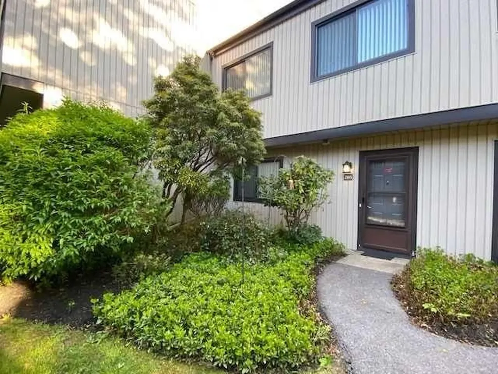2105 Magnolia Walk Poughkeepsie NY 12603