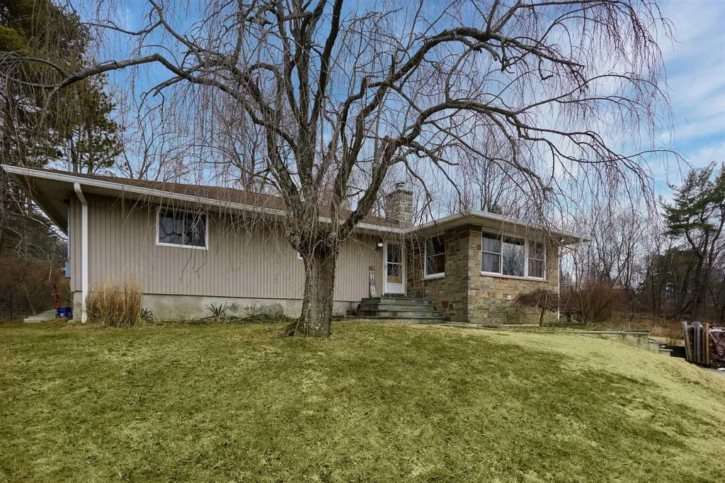 28 Cochran Hill Road Poughkeepsie NY 12603