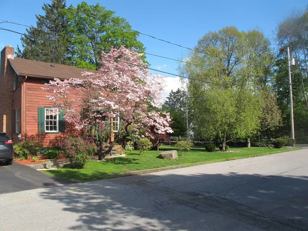 22 Park Place Hyde Park NY 12538