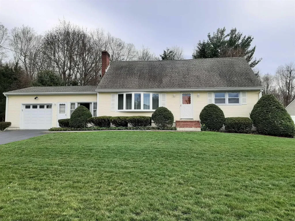 17 Mainetti Drive Poughkeepsie NY 12603