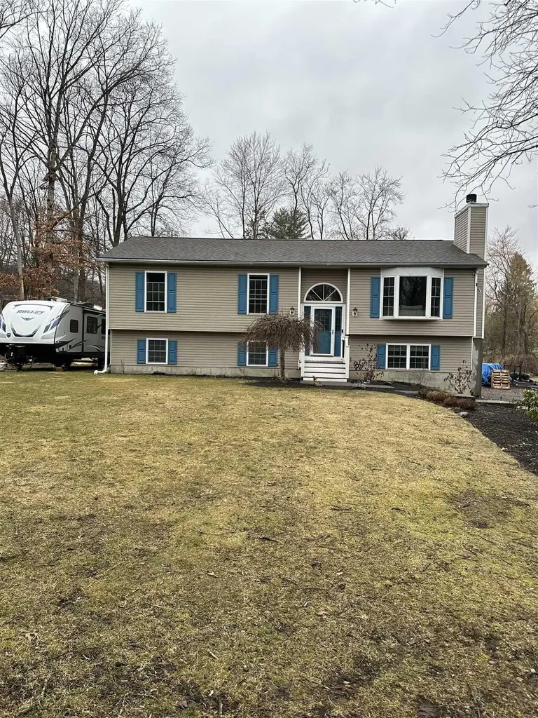 185 Ring Road Salt Point NY 12578