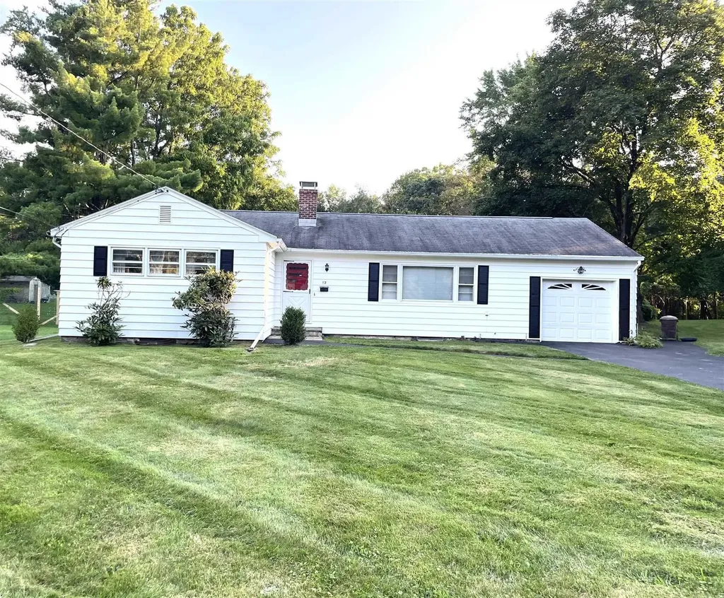 12 Dublin Lane Poughkeepsie NY 12603