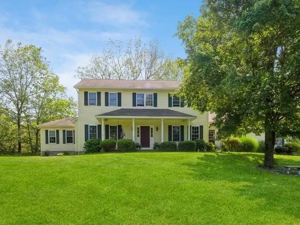 12 Hattie Lane Salt Point NY 12578