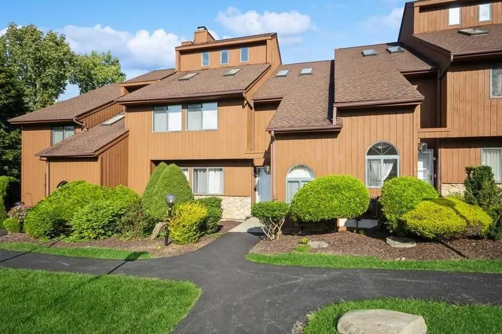 142 Swan Lane Poughkeepsie NY 12603
