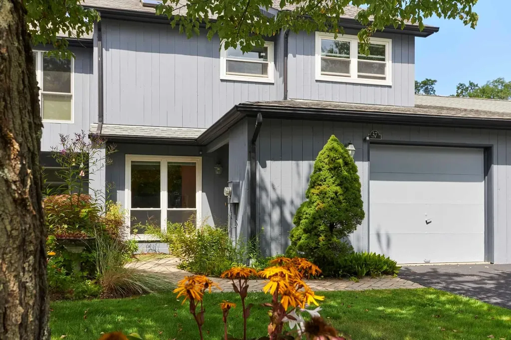 37 North Loop Rhinebeck NY 12572