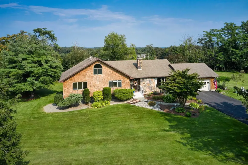 96 Dutchess Hill Road Poughkeepsie NY 12601