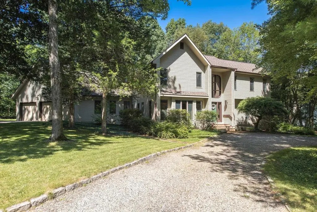 24 Stonehedge Drive Poughkeepsie NY 12603