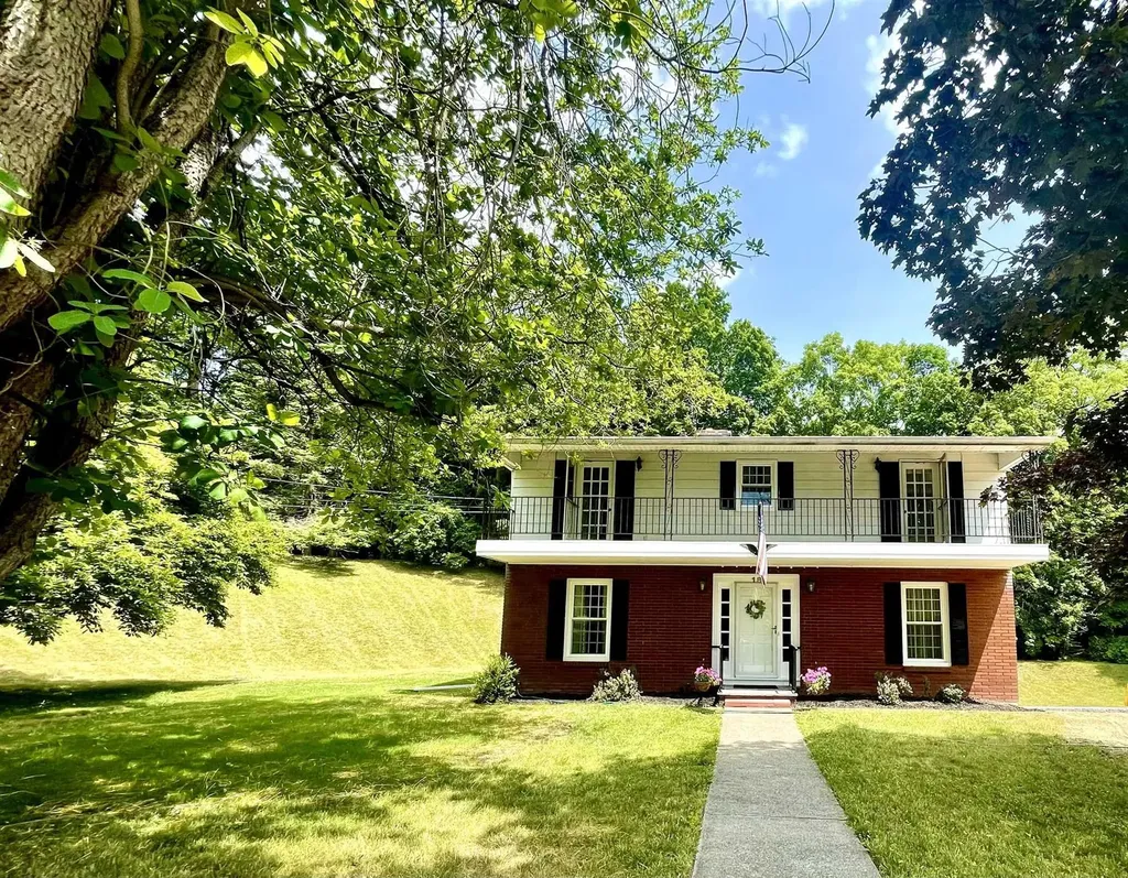 18 Riverview Circle Poughkeepsie NY 12601