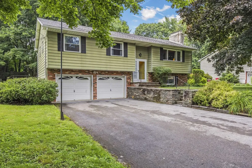 20 Smith Street Red Hook NY 12571