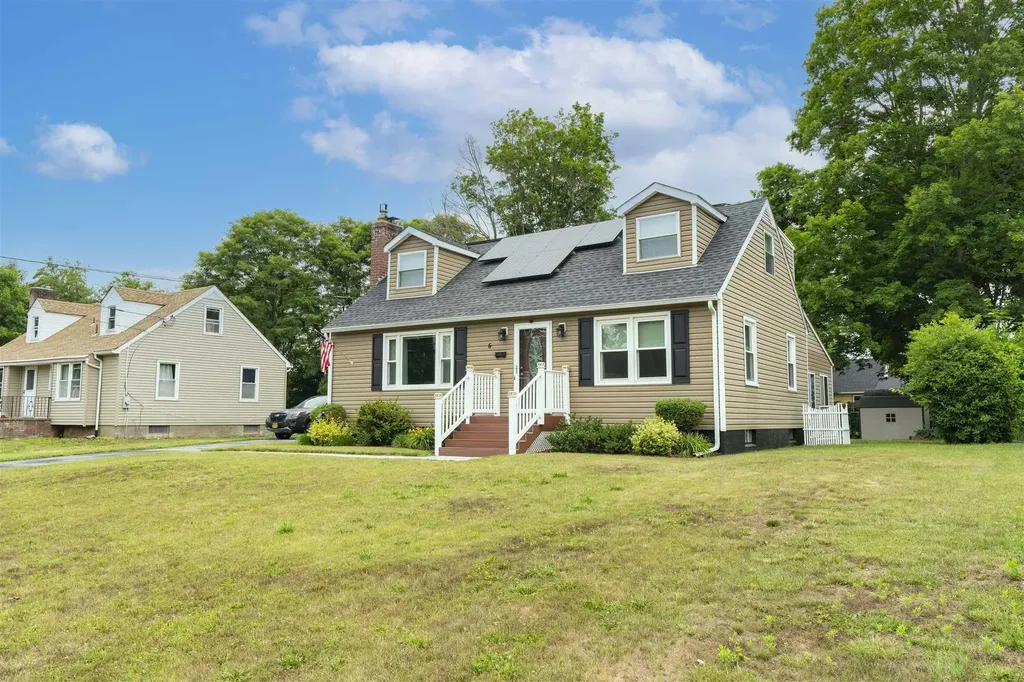 6 Calmer Place Hyde Park NY 12538