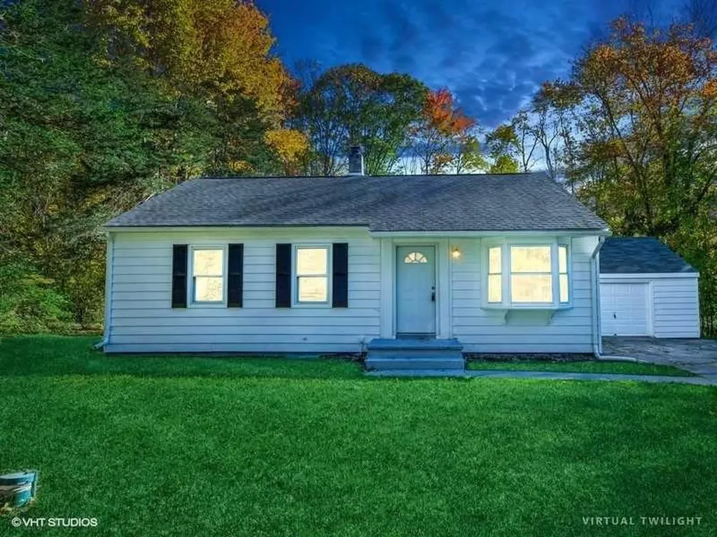 16 Sycamore Drive Hyde Park NY 12538