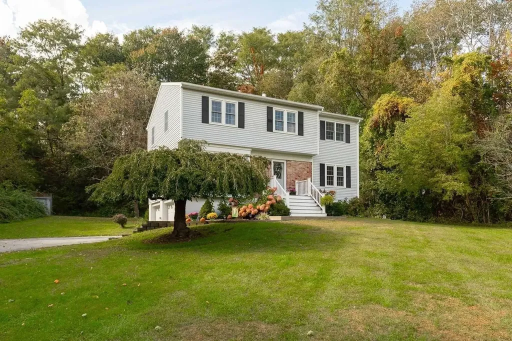 16 Grandmour Drive Red Hook NY 12571