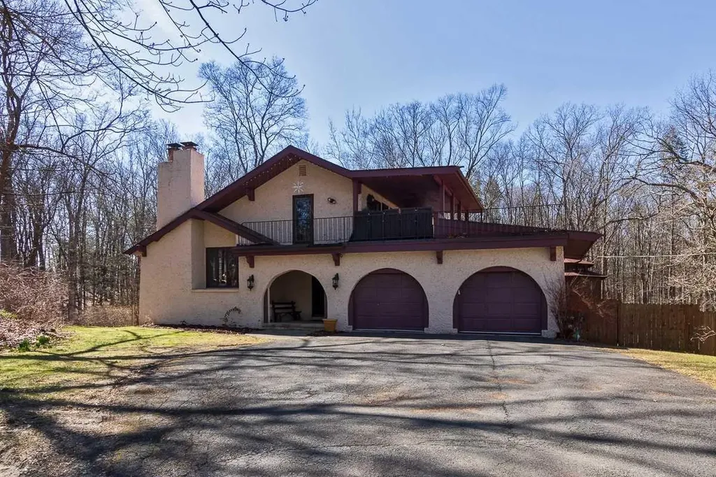 72 Manor Road Red Hook NY 12571