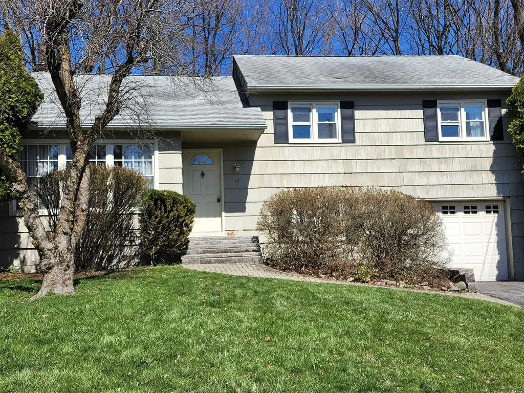 19 Van Duzer Drive Poughkeepsie NY 12603