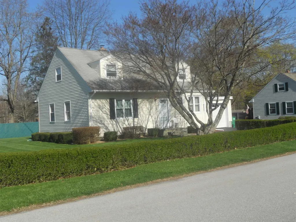 9 Lumb Lane Hyde Park NY 12538