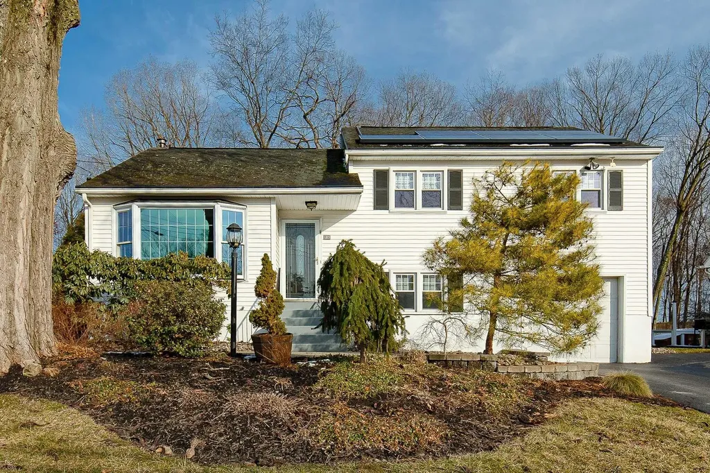 8 Van Duzer Drive Poughkeepsie NY 12603
