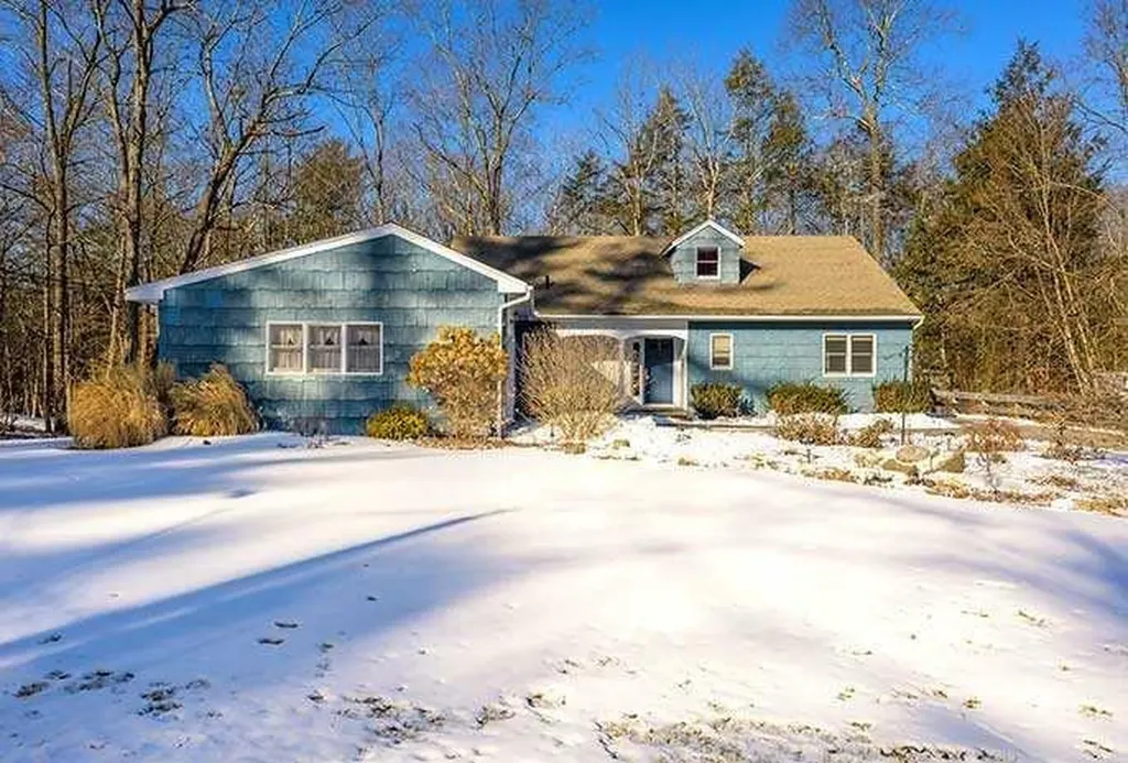 92 Manor Road Red Hook NY 12571