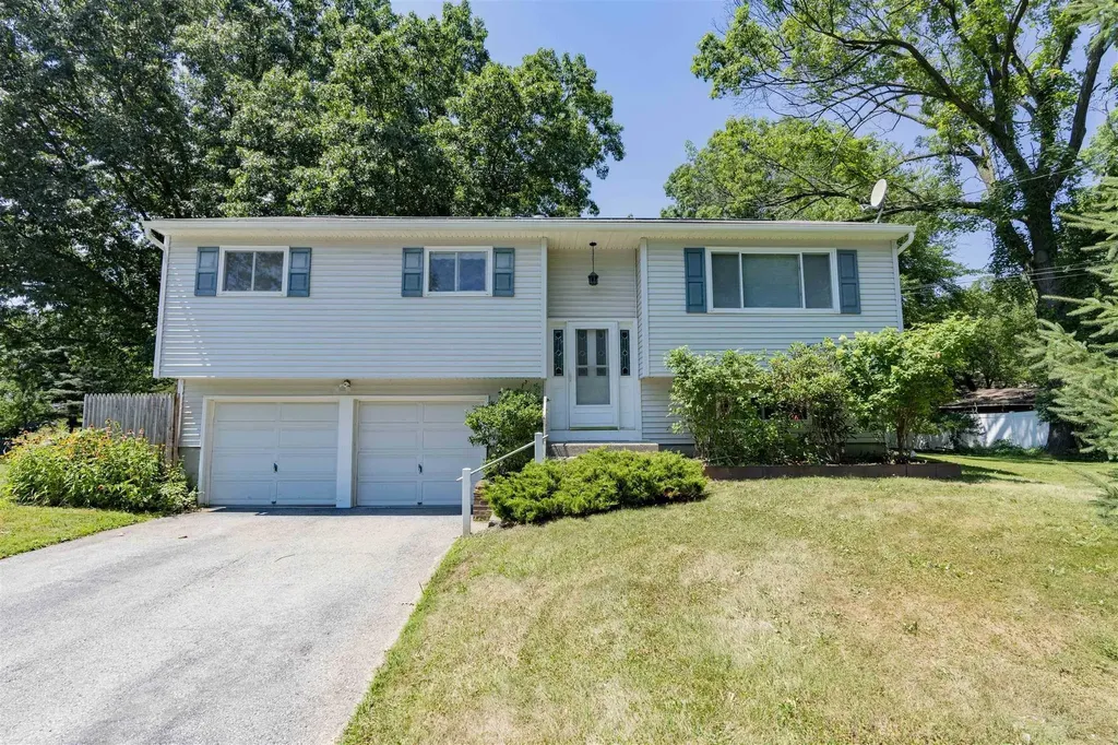 24 Nassau Road Poughkeepsie NY 12601