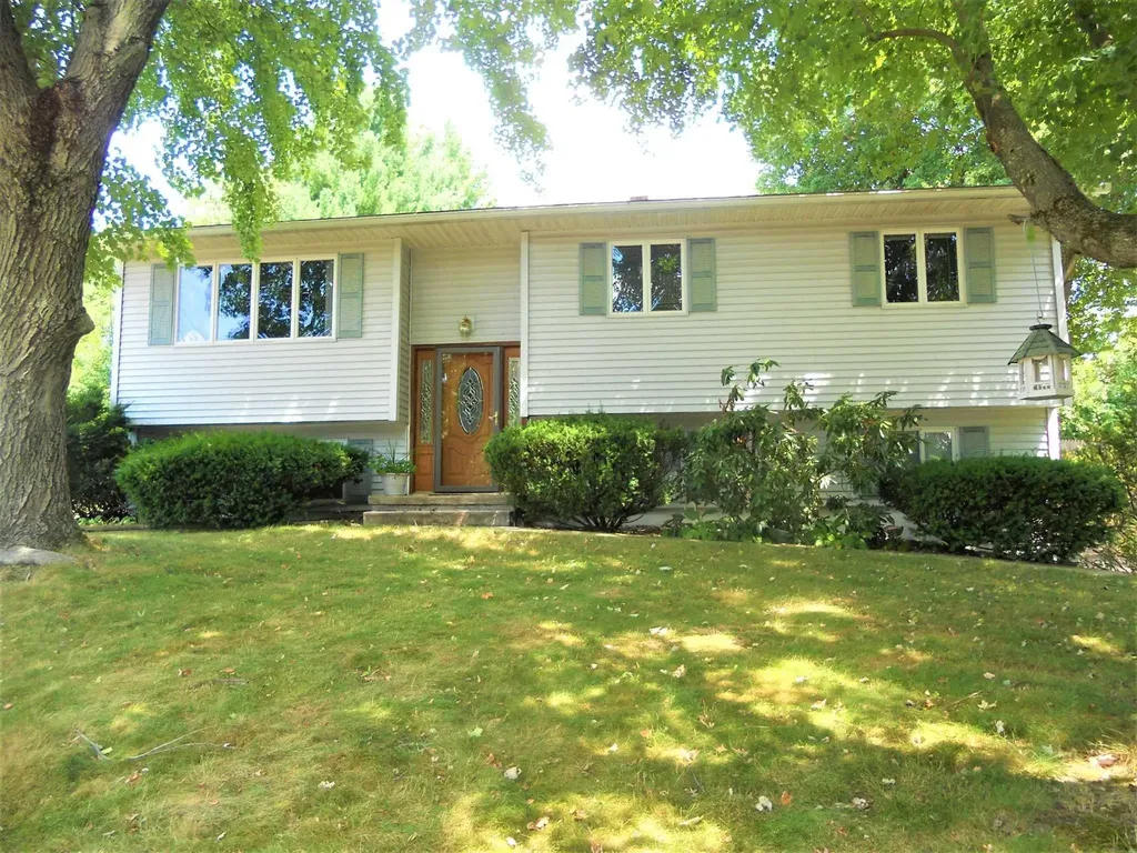 4 Waters Edge Road Poughkeepsie NY 12601